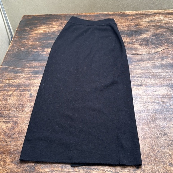 Vintage Anne Klein ll 100% wool black skirt wraps very flattering size smalll - Picture 4 of 8